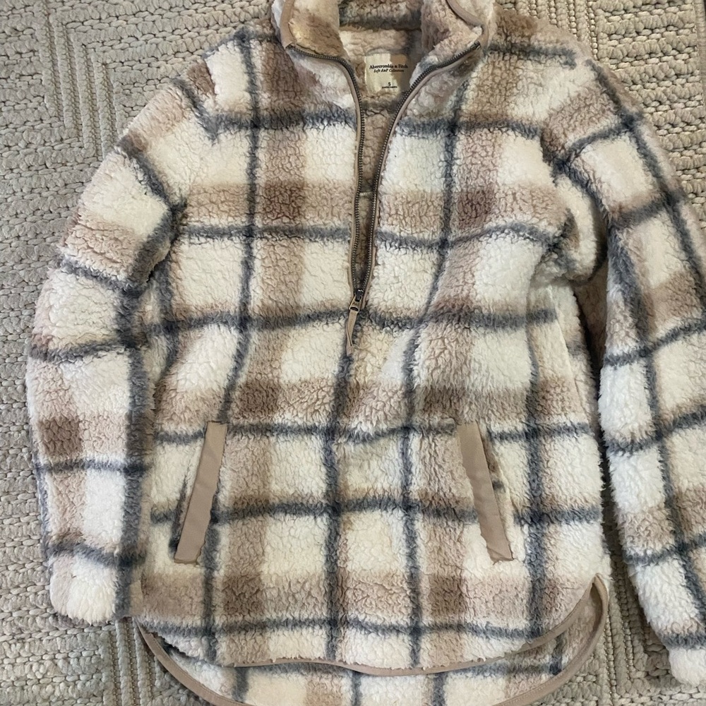 Abercrombie & Fitch Cream and Tan Teddy Jacket new small. Plaid